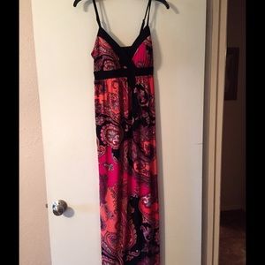 NWOT - Ladies Maxi Dress
