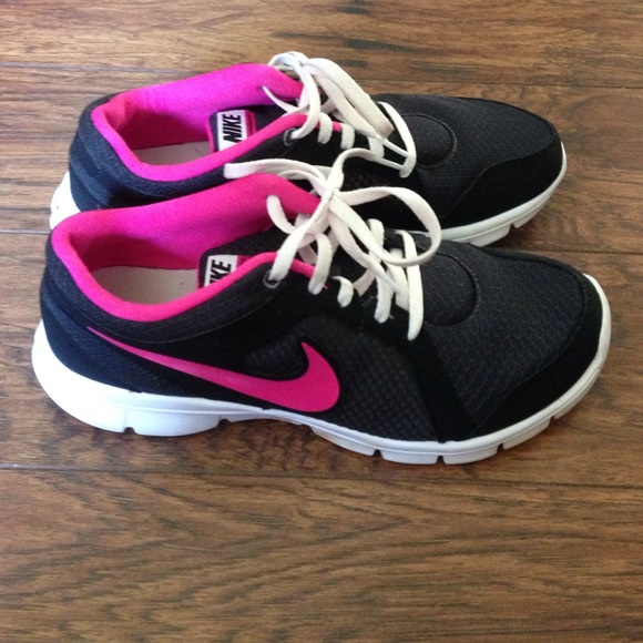 Nike tennis shoes