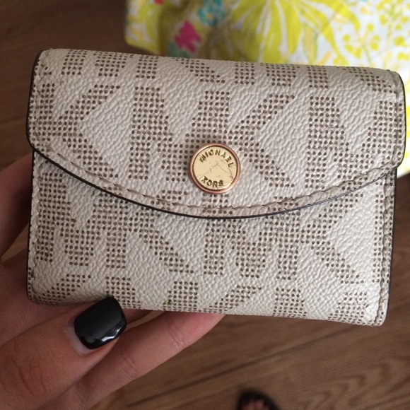 Michael Kors Clutches & Wallets - Michael Kors wallet (coins)