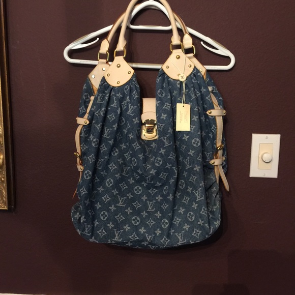 Louis Vuitton Purse--NEW WITH TAGS