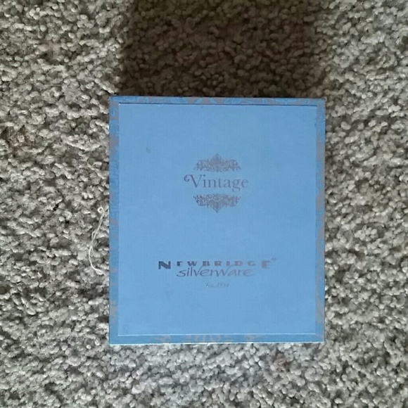 Vintage Newbridge silverware box - Picture 1 of 2