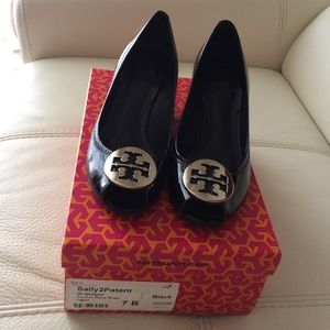 Tory Burch black patent leather shoes ,size 7