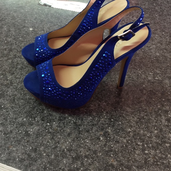 Shoe dazzle blue heels 6.5