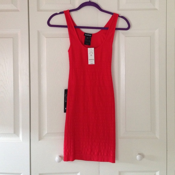 Bebe back cut out shine dress red