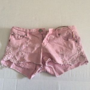 ✔️Pink lace finish shorts