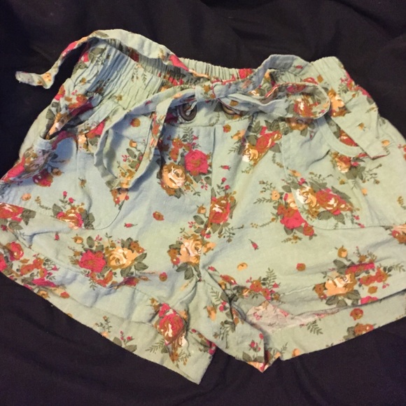FLORAL HIGH WAISTED CLOTH SHORTS