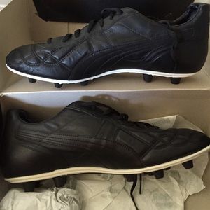 Puma King cleated shoes men's 12. Black