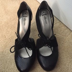 NWOT Black heels