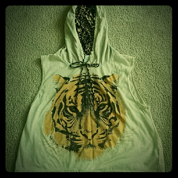 Tiger tank with hoodie