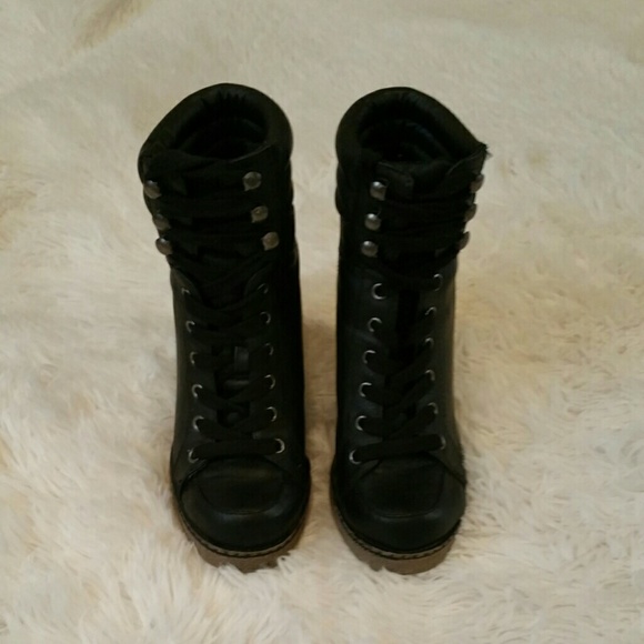 Black Wedges