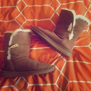 Bearpaw Medium high boots
