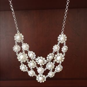 Silver and pearl necklace