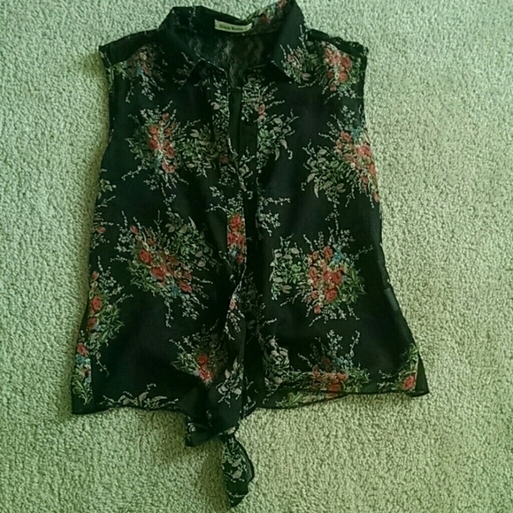 Black floral, button up tank