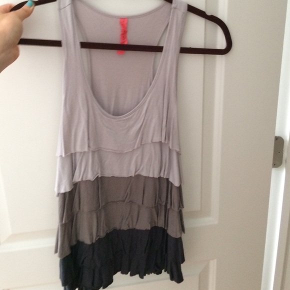 Eight sixty ruffle tank top - Picture 1 of 2