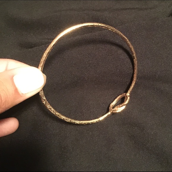 Rose knot bracelet - Picture 1 of 3