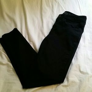 Black hi-rise jeggings!