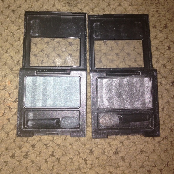 Revlon/satin eye shadow