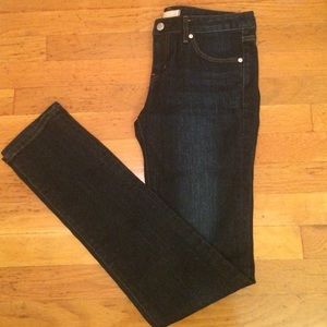 Uniqlo 26x33 dark wash skinny jeans
