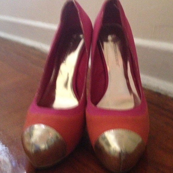 High heeled pumps