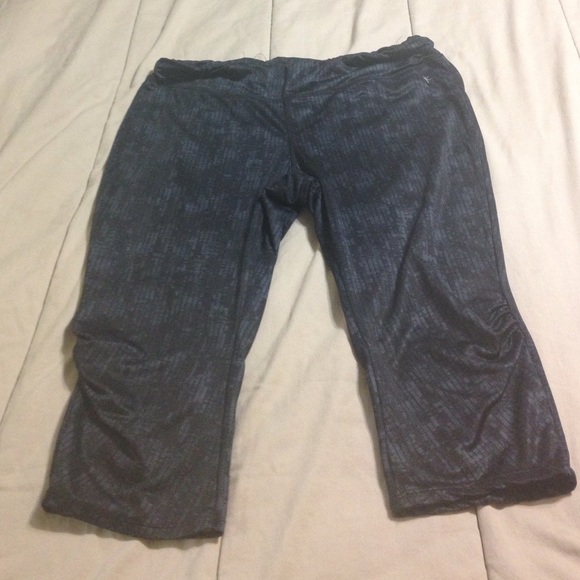 Danskin fitted capre workout pants