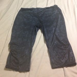 Danskin fitted capre workout pants