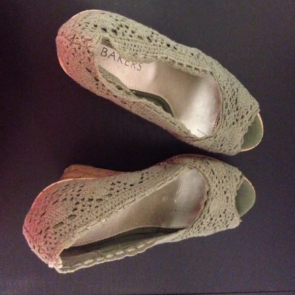 🍃SOLD🍃 BAKERS 6 perfect crochet and cork wedge! - Picture 3 of 4