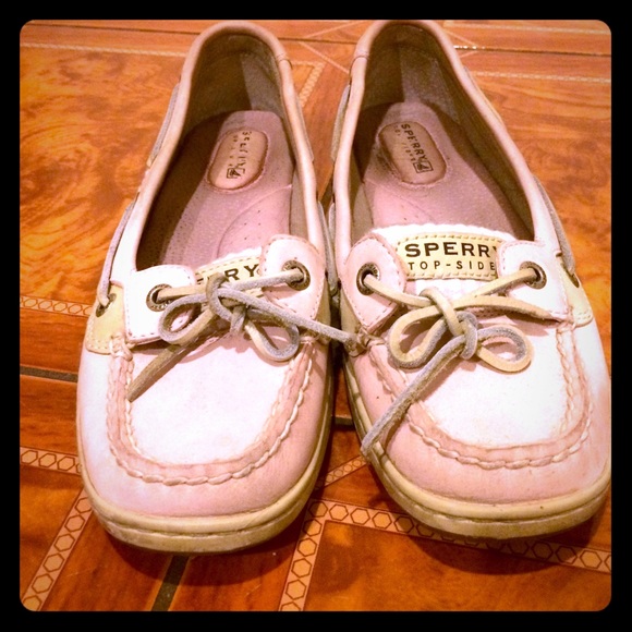 Light pink Sperry top sider boat shoes