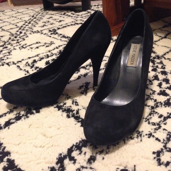 Steve Madden black round toe pumps