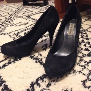 Steve Madden black round toe pumps