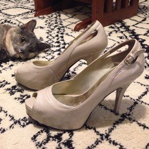 Guess nude pumps