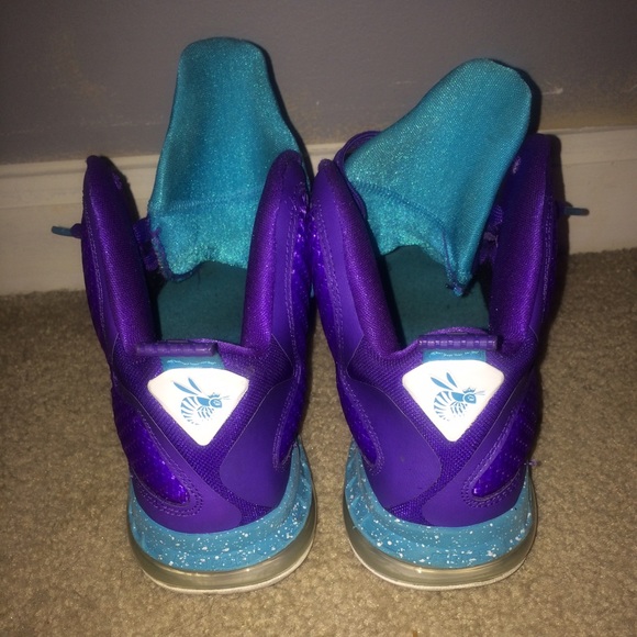 Lebron 9 Hornet - Picture 3 of 4