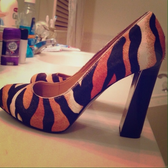 Beautiful authentic tiger print heels!