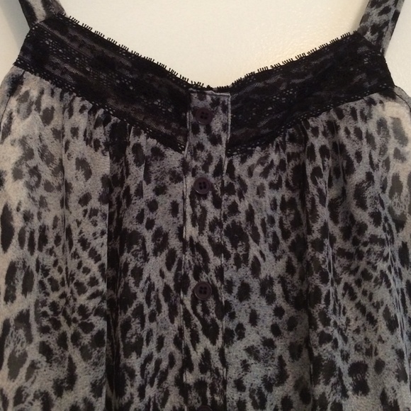 Shear leopard print top - Picture 2 of 3