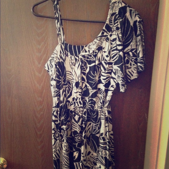 Black, grey and offwhite patterned dress
