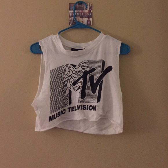 Cute cropped MTV muscle tee