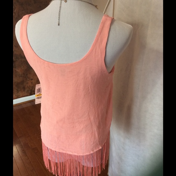🎉Sale🎉🌸Fringe Tank Top🌸 - Picture 3 of 4