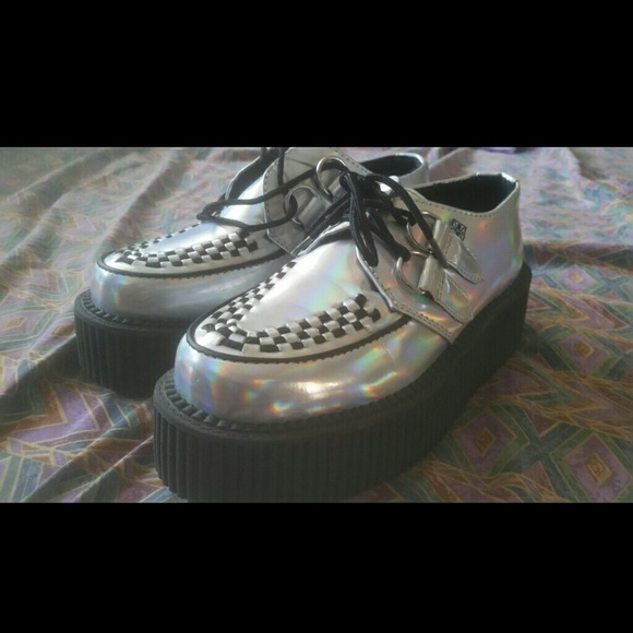 Tuk holographic Mondo creepers