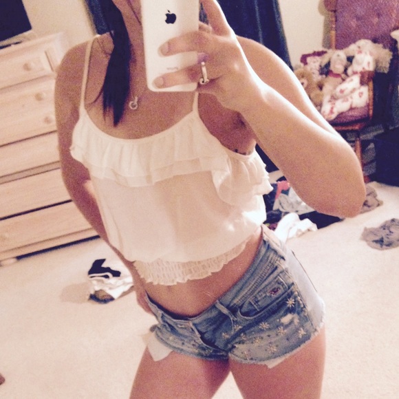 Cute white chiffon crop tank! 😍