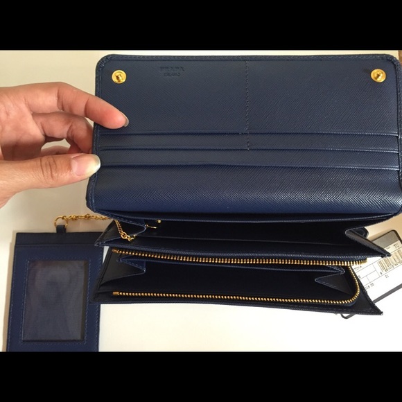 Authentic Prada wallet w/ ID case - Picture 4 of 6