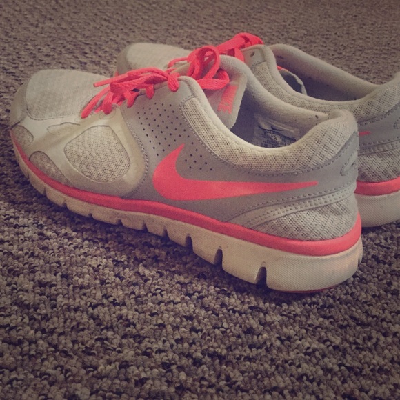 Size 8 Ladies Nike Running Shoes
