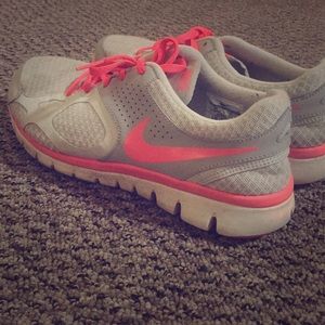 Size 8 Ladies Nike Running Shoes