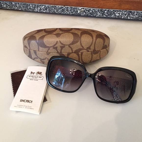 COACH Scarlet black sunglasses