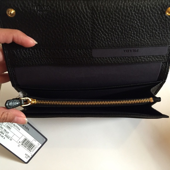 ❌❌ SOLD ❌❌ Authentic Prada wallet - Picture 4 of 4