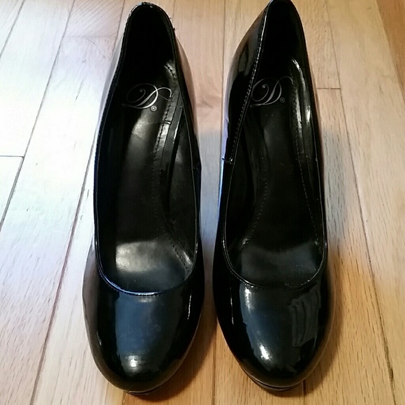Black patent wedges