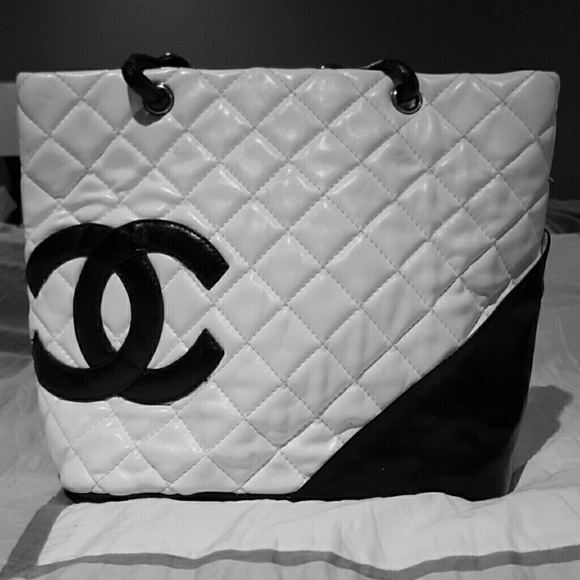 Chanel purse NOT authentic