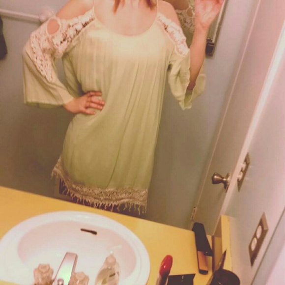 Green Lace Francescas Dress - Picture 4 of 4