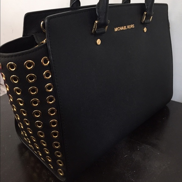 Michael Kors Handbags - Michael Kors Grommet Selma