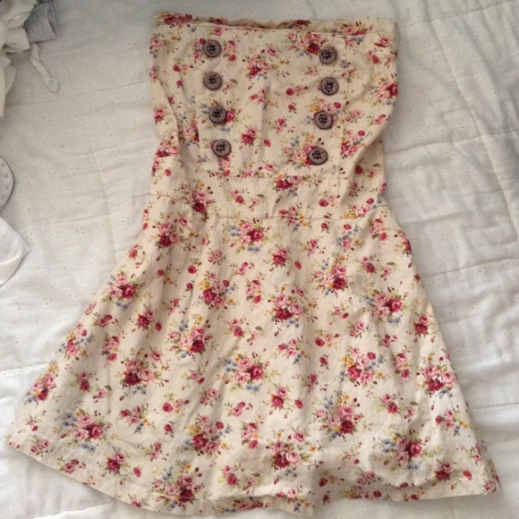 Strapless short "dress"