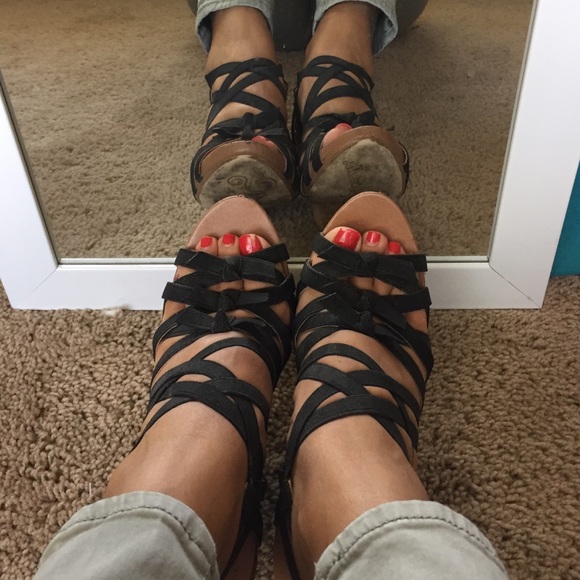 Seychelles Black Elastic Heels Sz. 5 - Picture 2 of 4