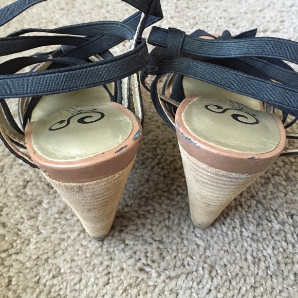 Seychelles Black Elastic Heels Sz. 5 - Picture 4 of 4